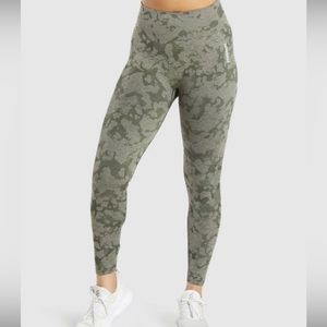 GYMSHARK ADAPT SEAMLESS CAMO LEGGINGS SIZE XL excellent condition like new